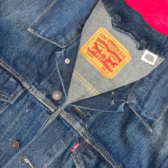 Authentic Levi’s Strauss denim jacket - Picture 2 of 3